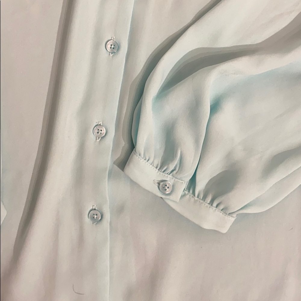 đĽ 3/$25đĽ | Express | Button Blouse - Picture 3 of 3